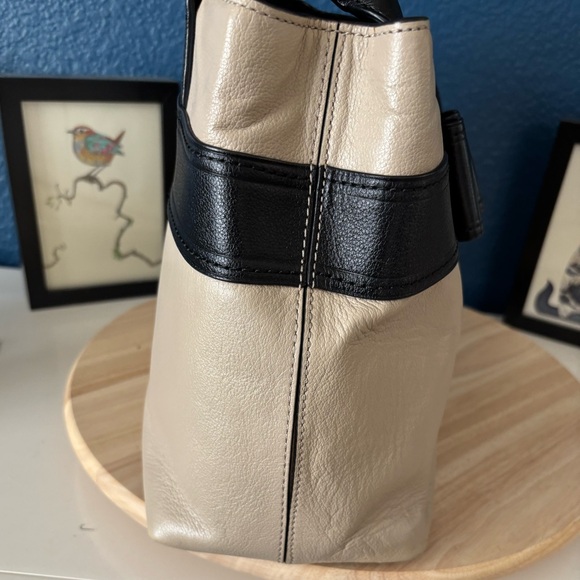 KATE SPADE EUC Villabella satchel bag Black/Cream w/ Bow 15”x9x5, minor callout - Picture 4 of 8